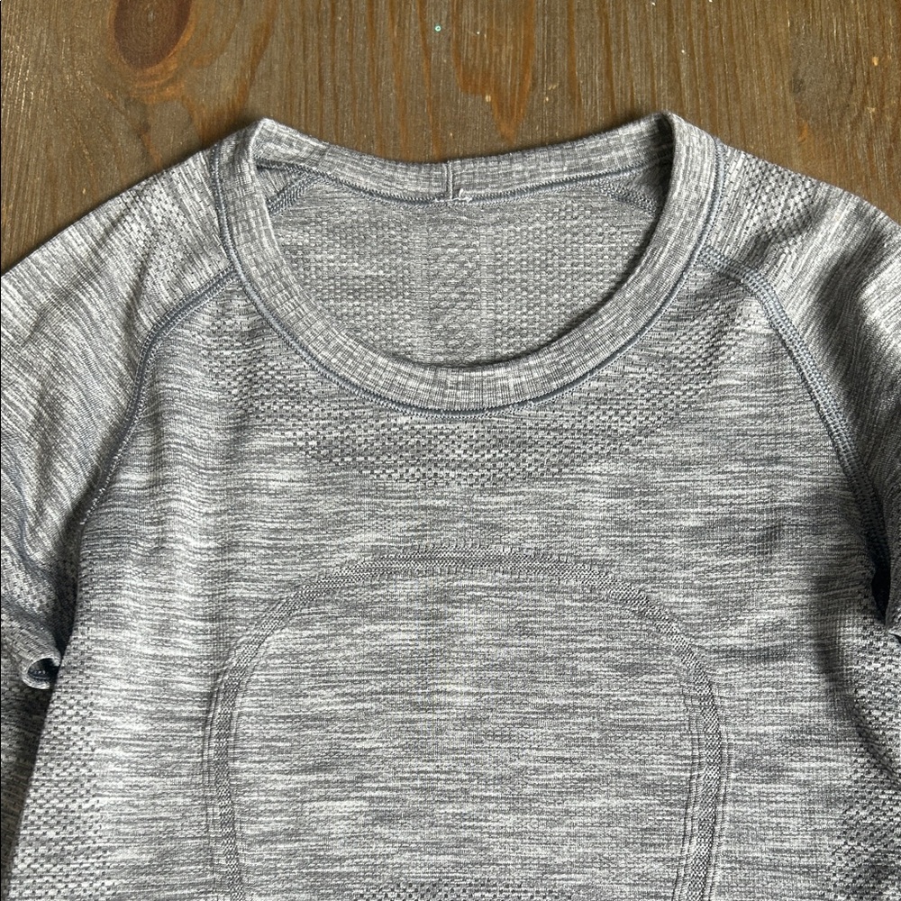 Lululemon Athletica Light Gray Long Sleeve Tee - Picture 6 of 16